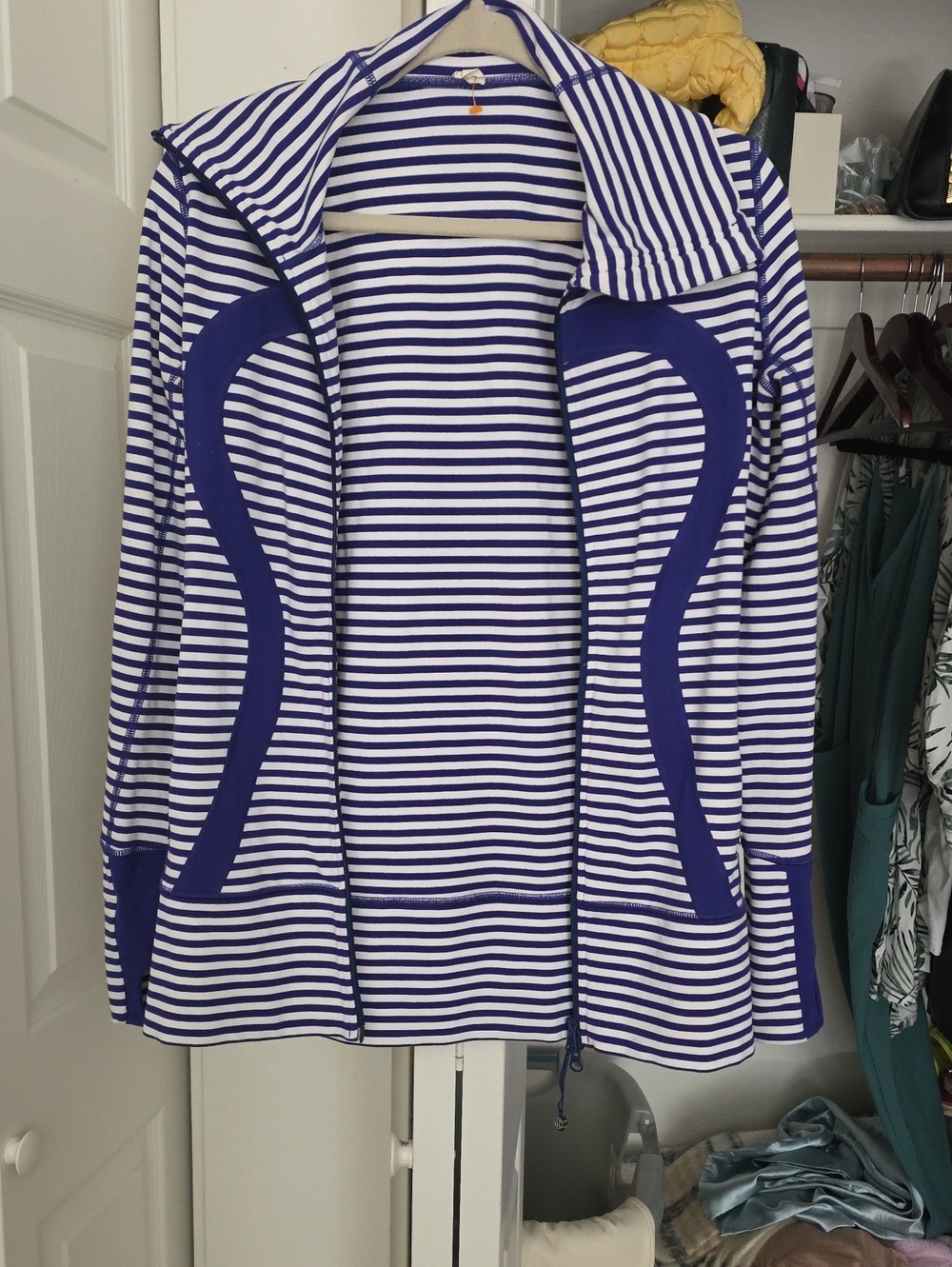 lululemon athletica Like New Sz 6 Navy & White Striped Hooded Jacket